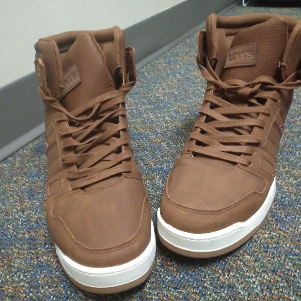 Men's Levi's shoes new